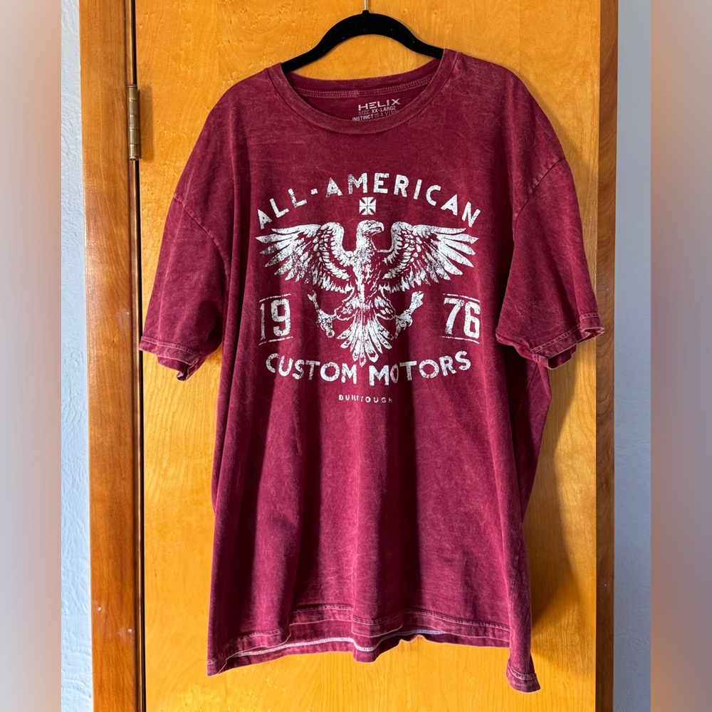Helix Men's Maroon Short-Sleeve Graphic Tee - White Print